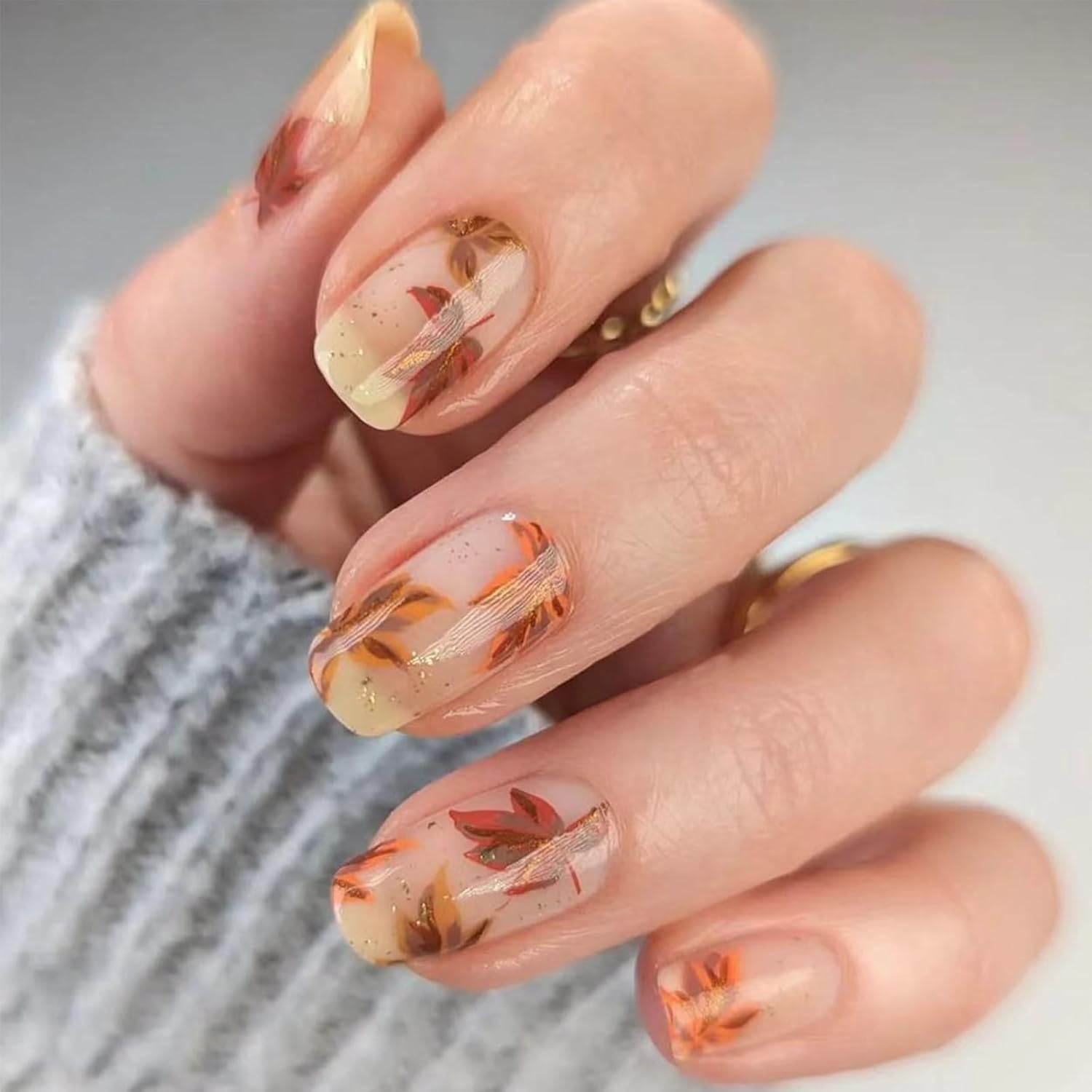 Maple Leaf Press on Nails Short Square Fake Nails Glitter Full Cover Autumn Fall Stick on Nails Gradient Maple Leaves Glossy Acrylic Nails False Nails Thanksgiving Glue on Nails for Women Girls 24Pcs