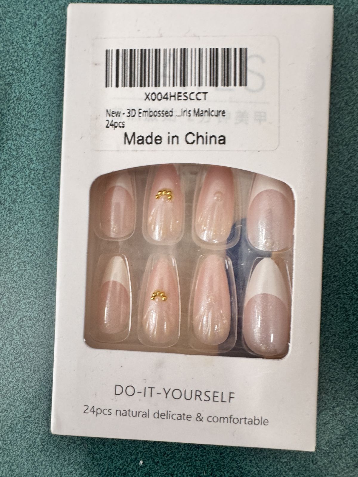 3D Embossed Sea Shell Press on Nails Medium Almond Fake Nails with Pearl Design White French tips Glue on Nails Mini Gold Rhinestone Spring Summer False Nails for Women Girls Manicure 24pcs